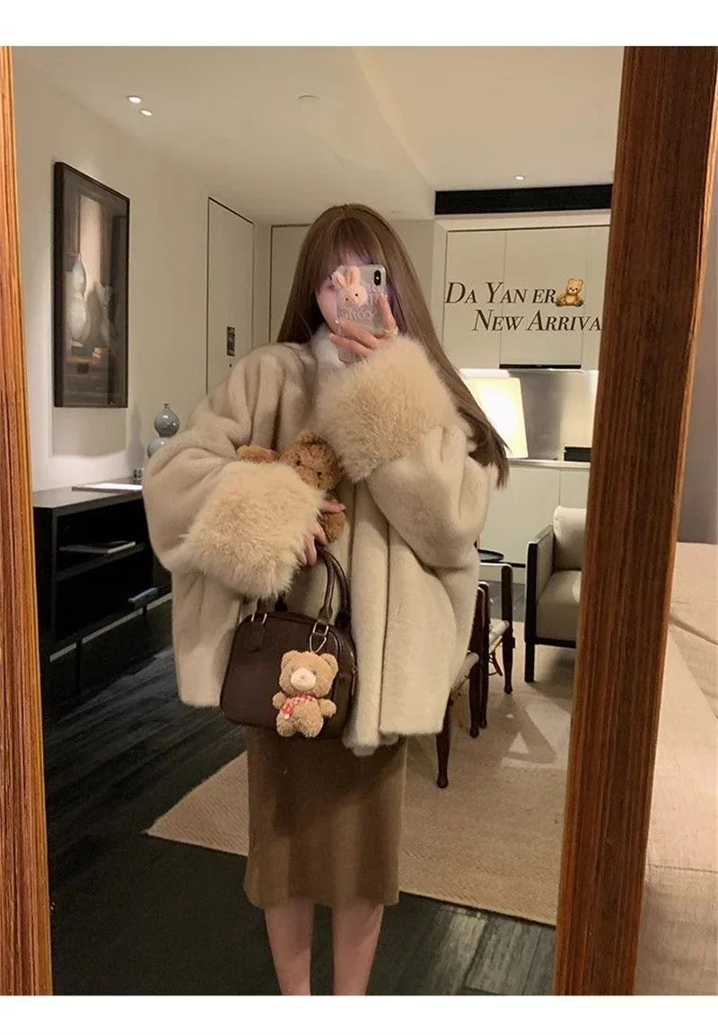 Cappotto donna beige con collo effetto pelliccia