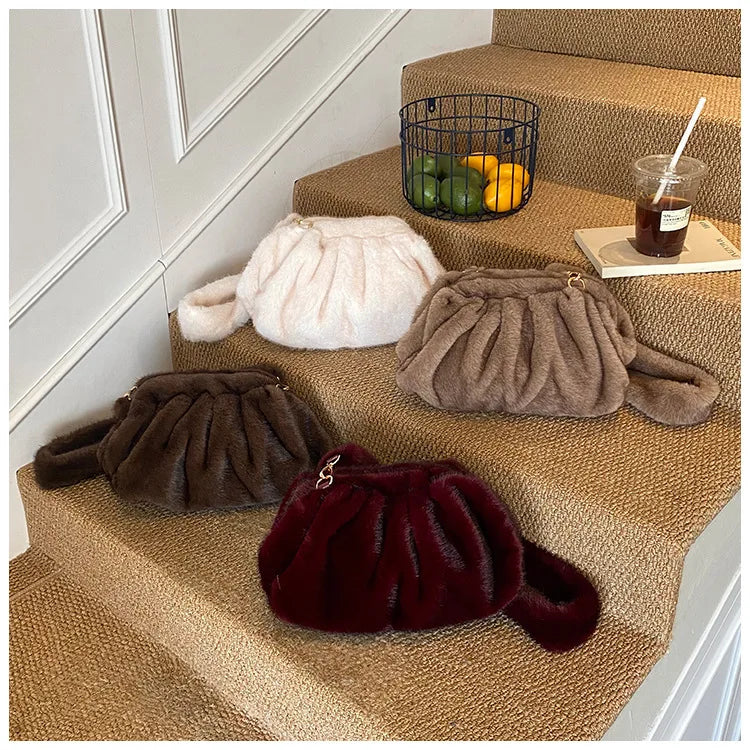 Borsa Crossbody Fluffy Cloud in Ecopelliccia – Clutch Imbottita d’Inverno per Donna, Versatile e Morbida