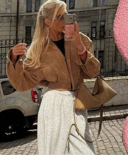 Giacca corta marrone con collo a revers e frange – stile boho retrò 2025