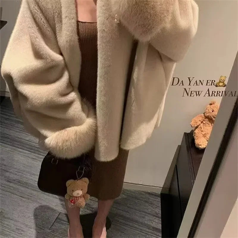 Cappotto donna beige con collo effetto pelliccia