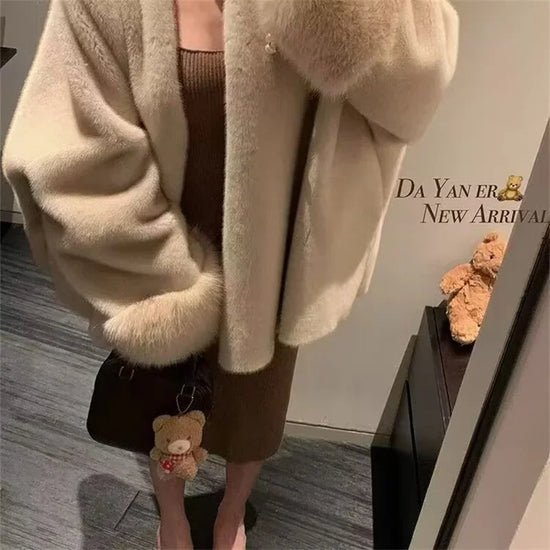 Cappotto donna beige con collo effetto pelliccia