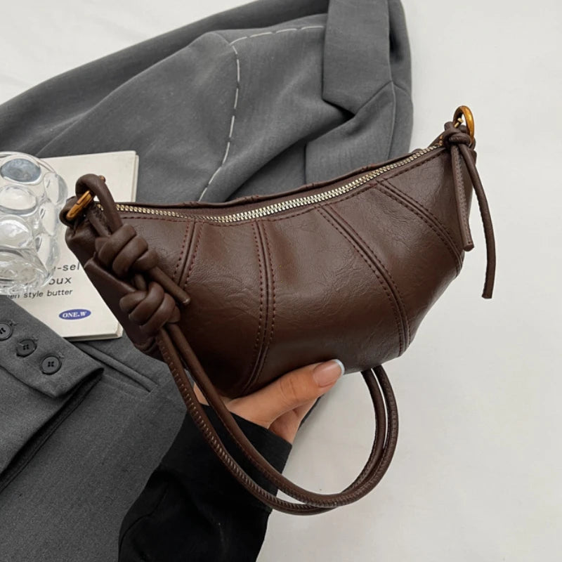 Borsetta baguette crossbody in velluto 2025 – stile western, zip e look raffinato minimal