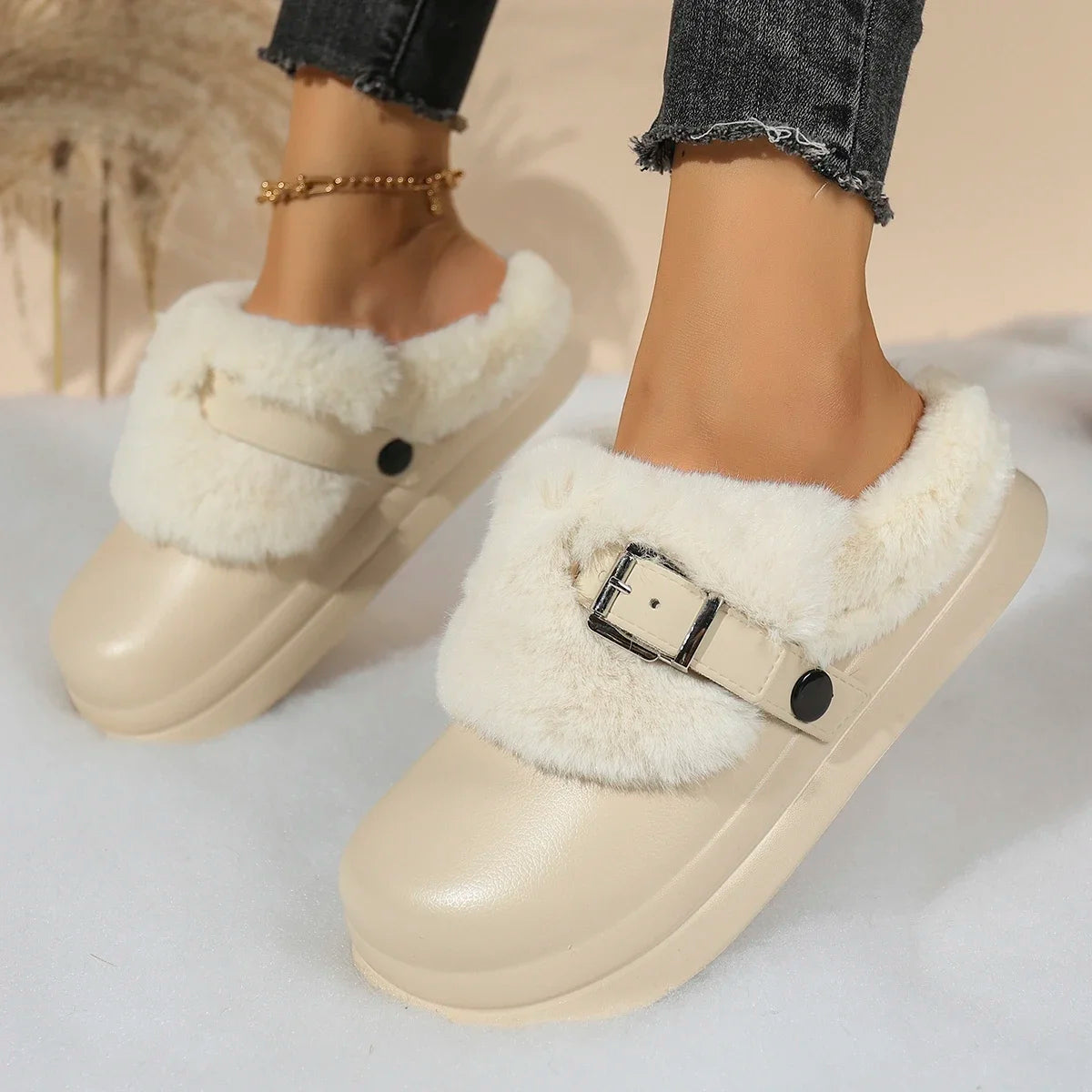 Women EVA Thick Sole Fur Slippers Closed Toe Fluffy Warm Home Slippers Woman Buckle Fashion Slip-on Cover Head Cotton Slippers