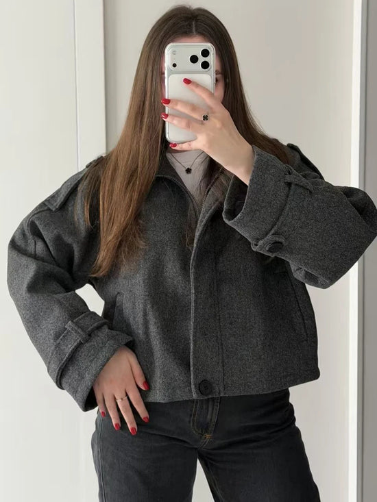 Cappotto Corto Donna Collo Alto con Zip e Tasche - immagine 13