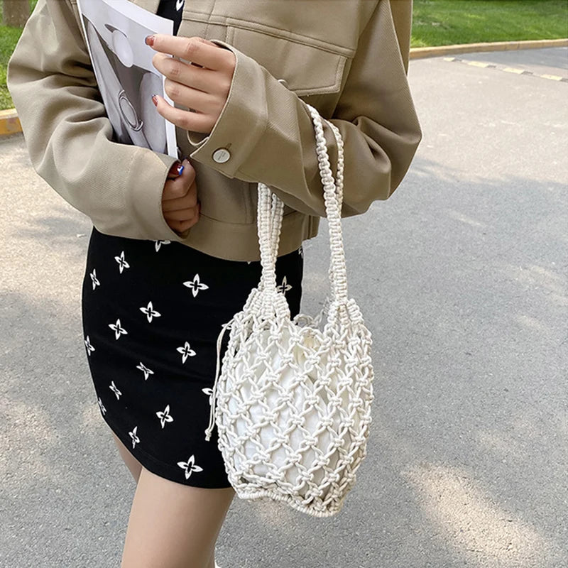 Borsa a secchiello in paglia intrecciata a mano – con coulisse e tracolla, perfetta per spiaggia e shopping