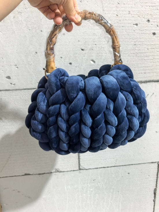 Borsa lavorata a mano in lana islandese super-spessa Yingzi – hand-knitted Icelandic wool bag trendy & artigianale