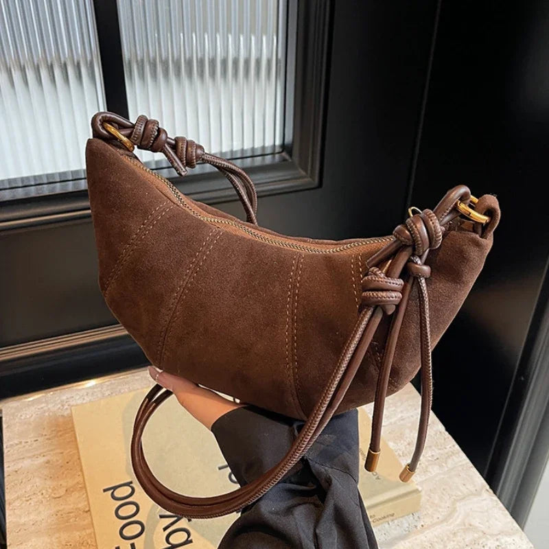Borsetta baguette crossbody in velluto 2025 – stile western, zip e look raffinato minimal