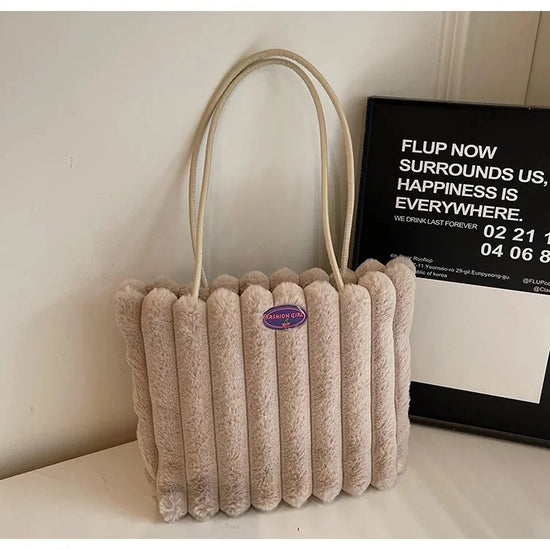 Tote bag a righe in peluche – borsa capiente e soffice per inverno 2025