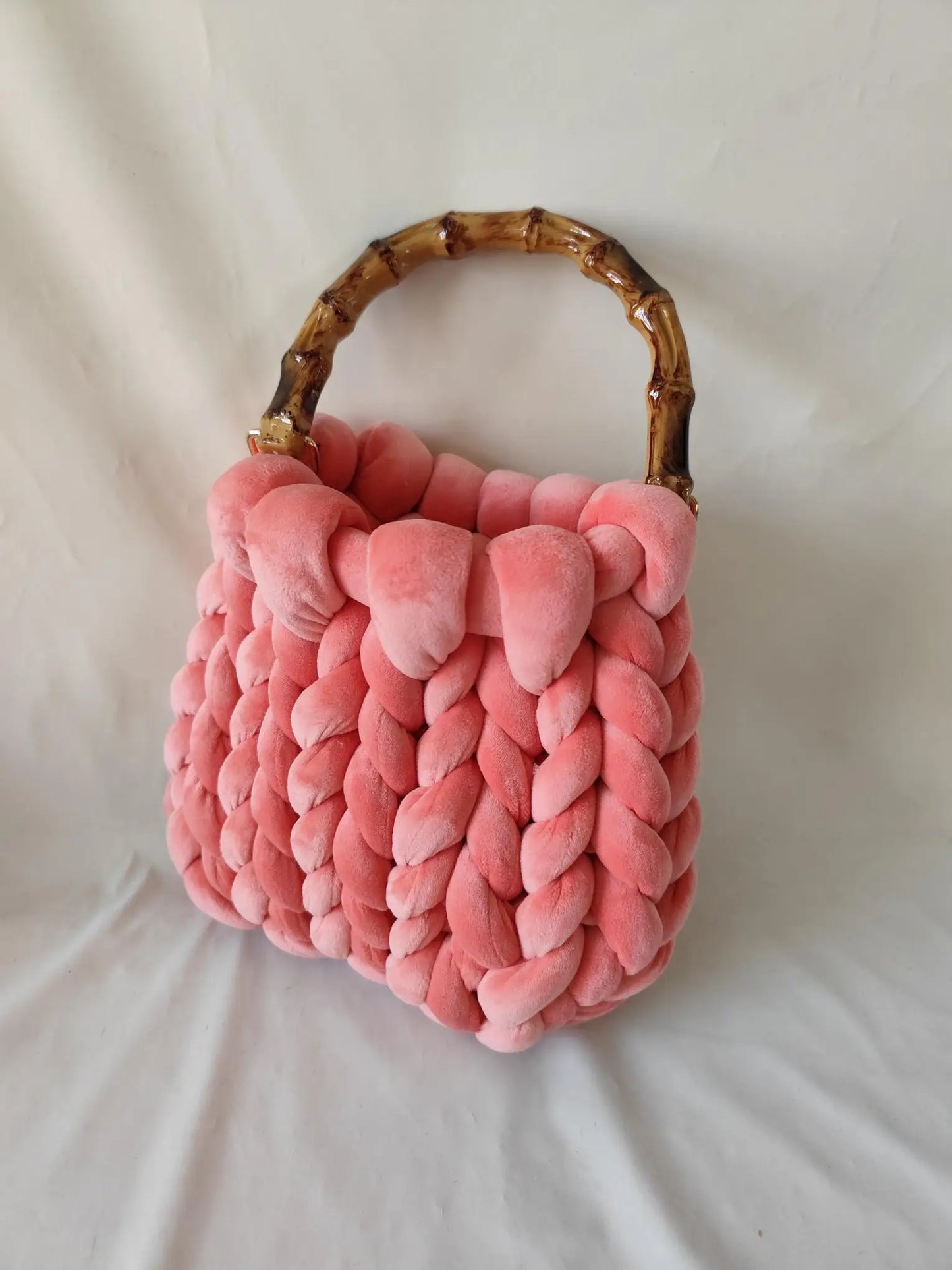 Borsa lavorata a mano in lana islandese super-spessa Yingzi – hand-knitted Icelandic wool bag trendy & artigianale