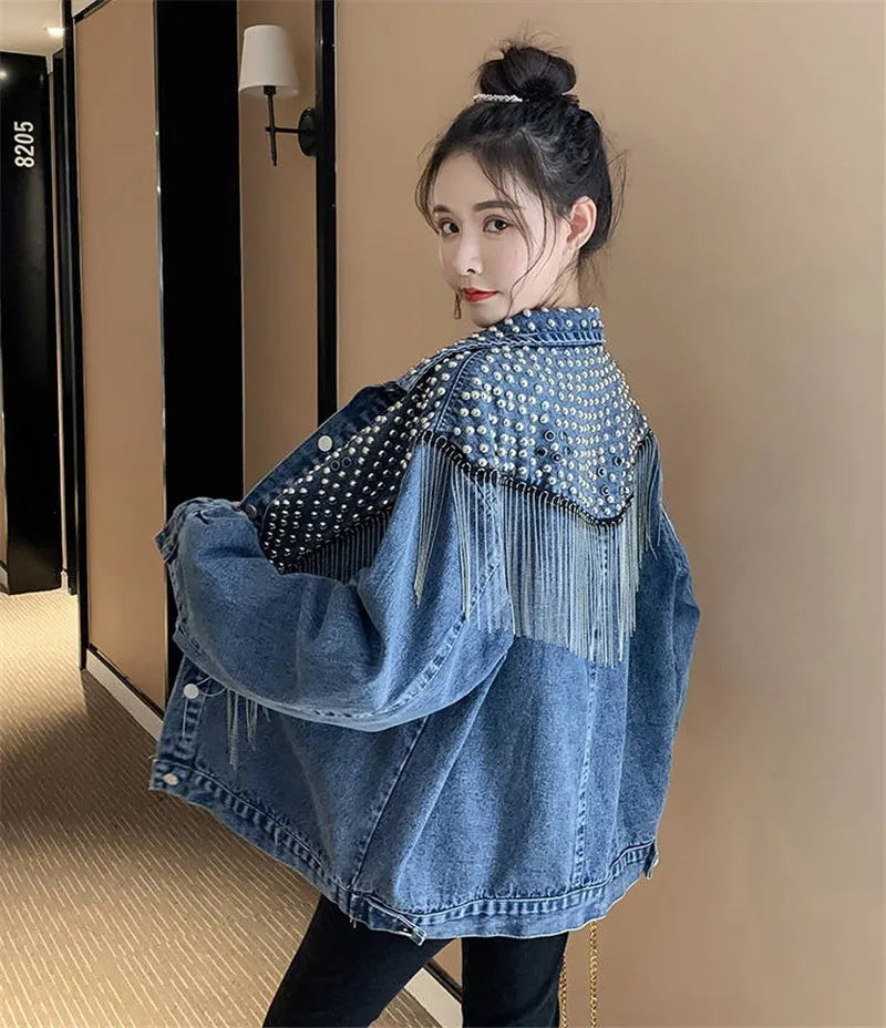 Giacca jeans con borchie, catenelle e frange donna – denim corto stile streetwear autunno/inverno 2025