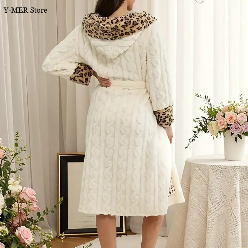 Accappatoio donna in flanella leopardato 2025 – vestaglia con cappuccio, linea loose, notte & loungewear autunno/inverno