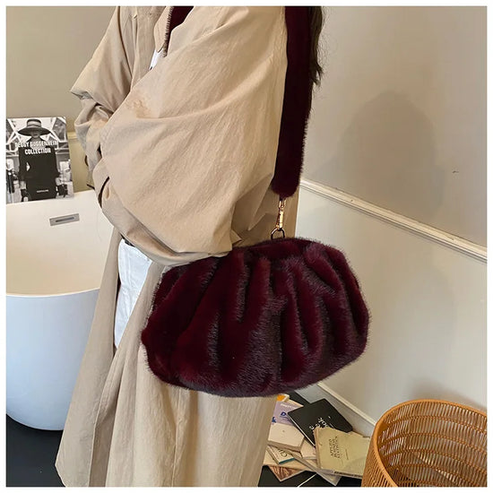 Borsa Crossbody Fluffy Cloud in Ecopelliccia – Clutch Imbottita d’Inverno per Donna, Versatile e Morbida