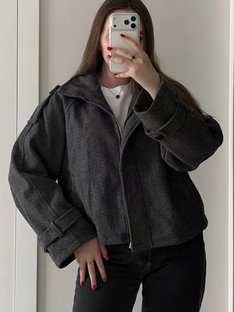 Cappotto Corto Donna Collo Alto con Zip e Tasche - immagine 10