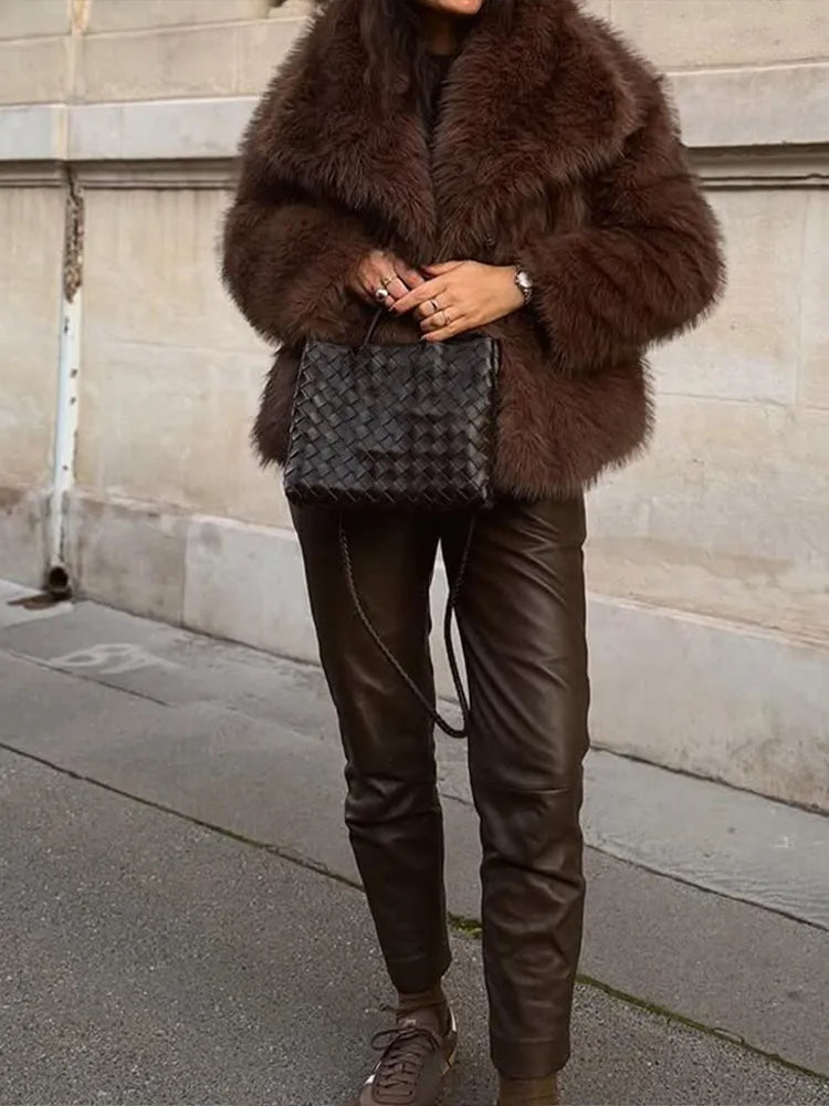 Pelliccia corta donna marrone con collo a rever