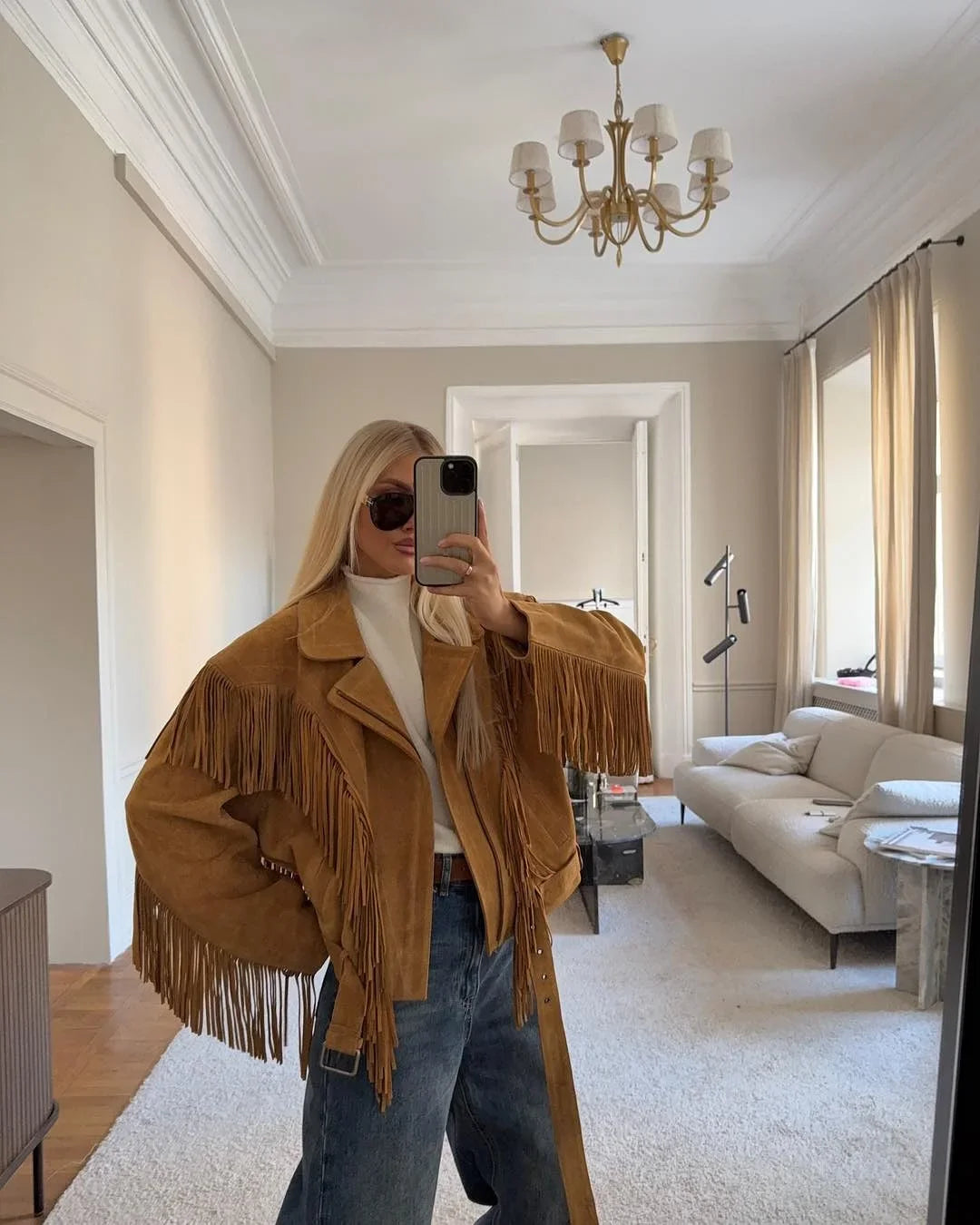 Giacca corta marrone con collo a revers e frange – stile boho retrò 2025