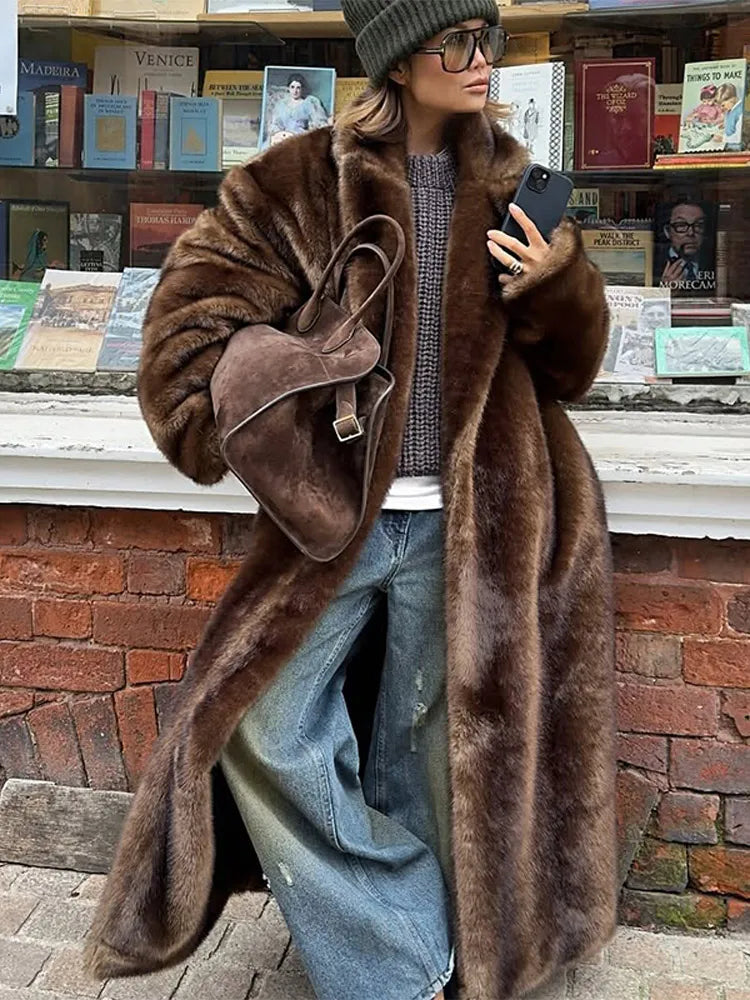 Cappotto donna in pelliccia sintetica dal taglio ampio