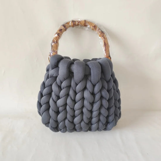 Borsa lavorata a mano in lana islandese super-spessa Yingzi – hand-knitted Icelandic wool bag trendy & artigianale