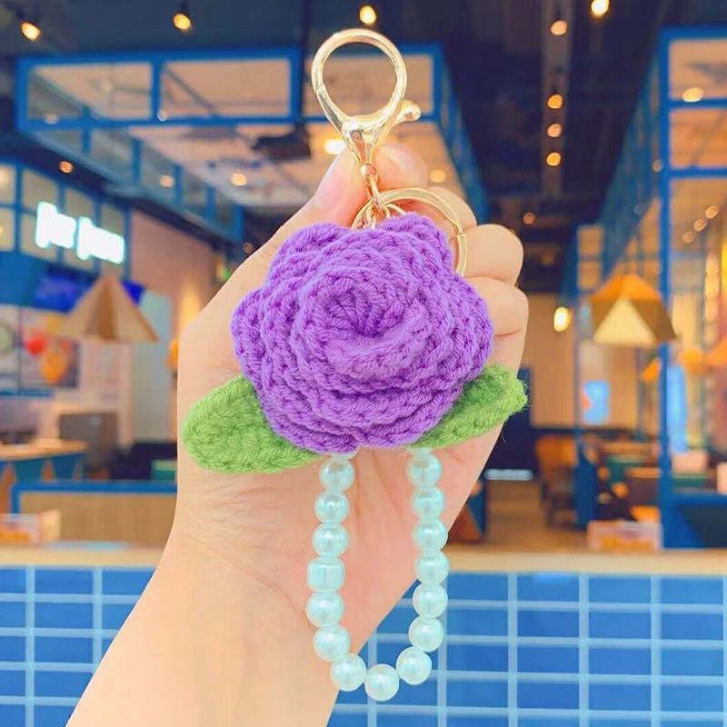 Portachiavi rosa all’uncinetto handmade – con perle e foglia crochet, charm elegante per borse e chiavi