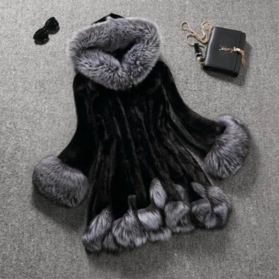 Cappotto lungo in pelliccia sintetica con cappuccio – giacca maxi donna calda e lussuosa per l'inverno 2025