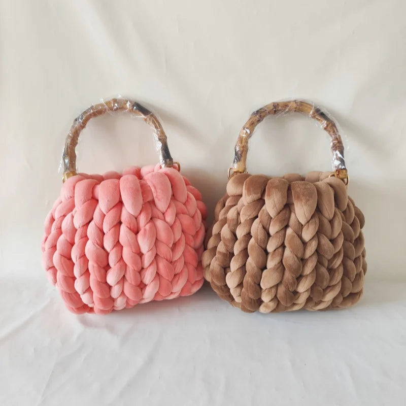 Borsa lavorata a mano in lana islandese super-spessa Yingzi – hand-knitted Icelandic wool bag trendy & artigianale