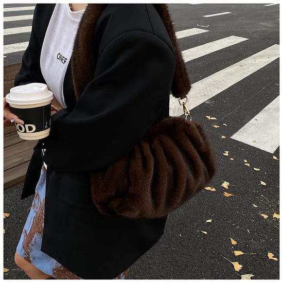 Borsa Crossbody Fluffy Cloud in Ecopelliccia – Clutch Imbottita d’Inverno per Donna, Versatile e Morbida