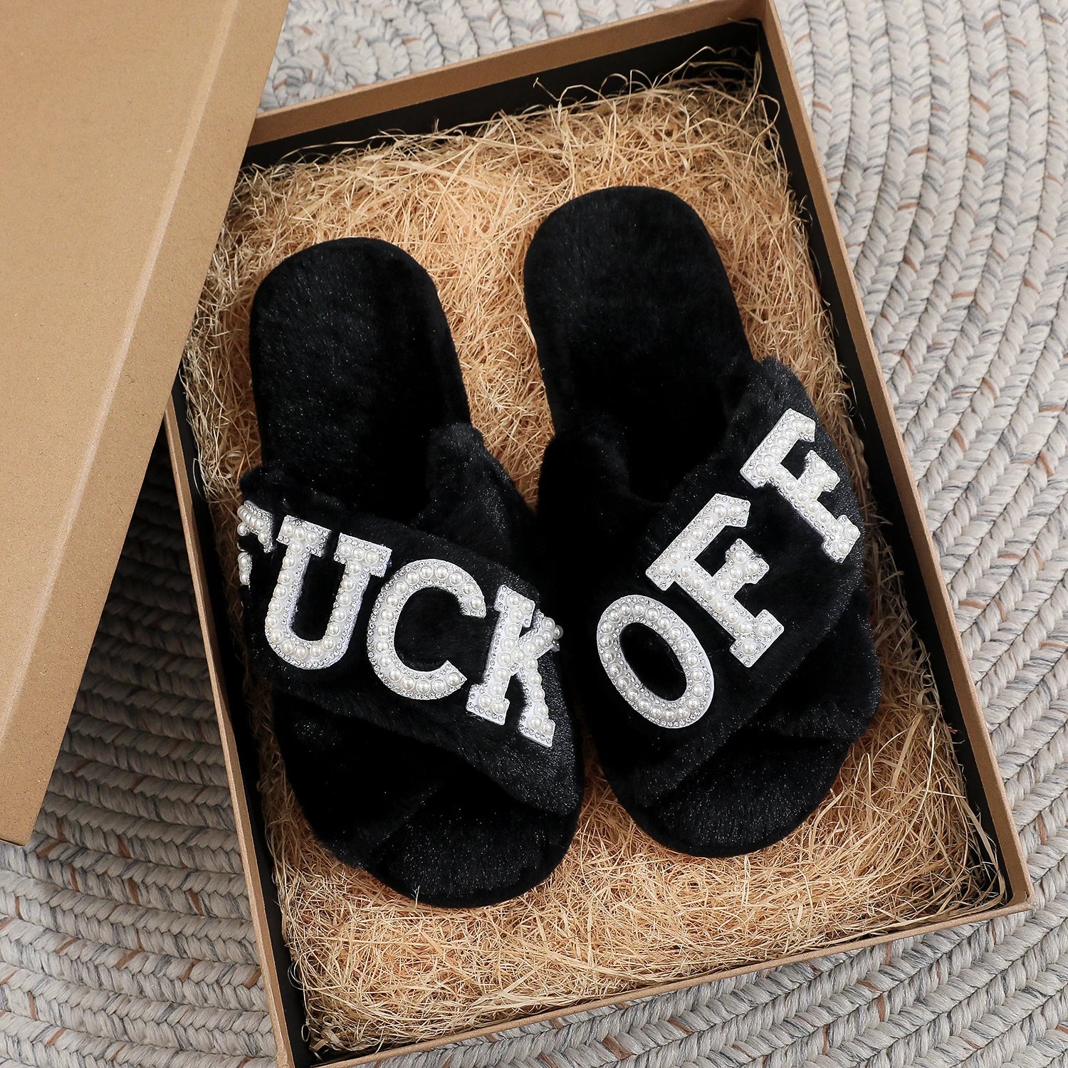 Ciabatte Donna F**K OFF in Peluche con Fasce Incrociate e Dettagli Strass
