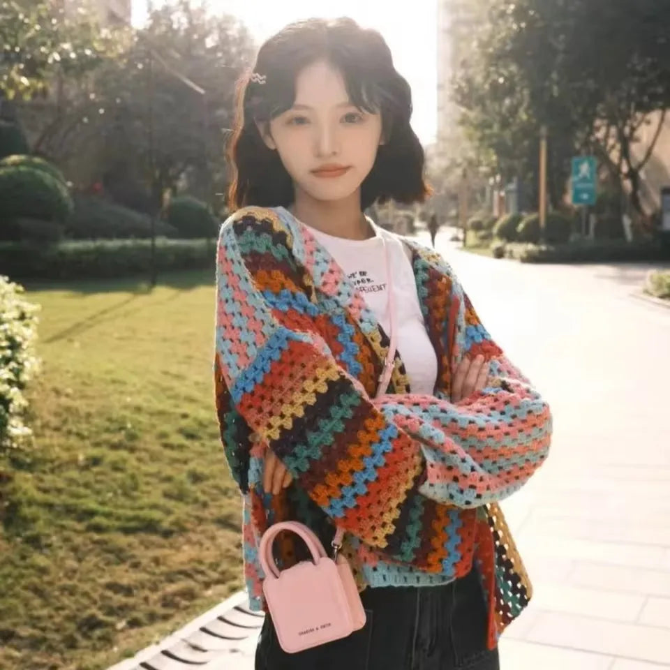 Cardigan crochet multicolore donna – Giacca traforata a righe arcobaleno, copertura leggera  e outfit boho