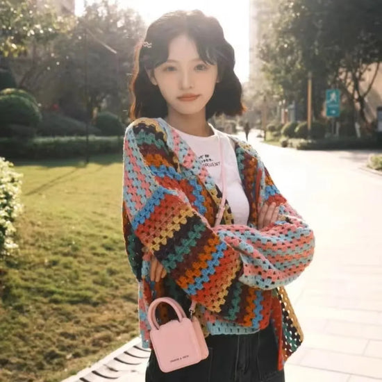 Cardigan crochet multicolore donna – Giacca traforata a righe arcobaleno, copertura leggera  e outfit boho