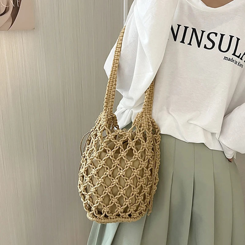 Borsa a secchiello in paglia intrecciata a mano – con coulisse e tracolla, perfetta per spiaggia e shopping