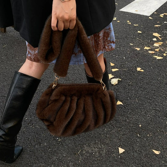 Borsa Crossbody Fluffy Cloud in Ecopelliccia – Clutch Imbottita d’Inverno per Donna, Versatile e Morbida