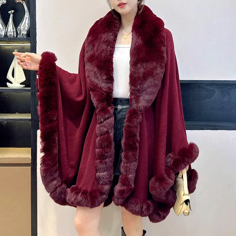 Mantella donna con bordo in pelliccia sintetica