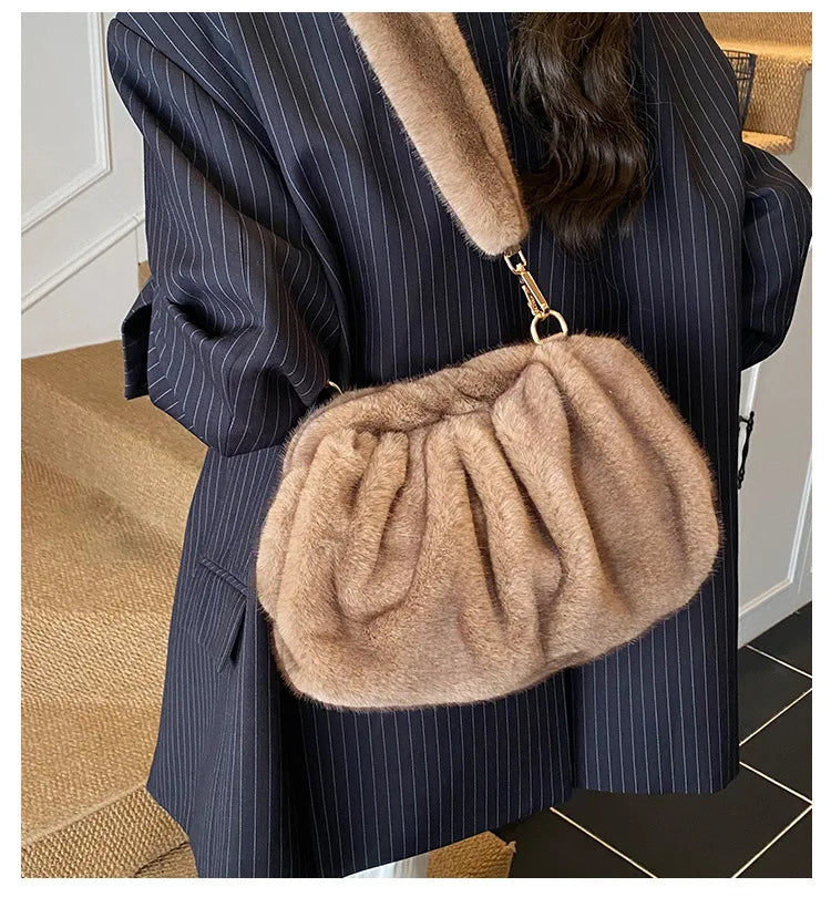 Borsa Crossbody Fluffy Cloud in Ecopelliccia – Clutch Imbottita d’Inverno per Donna, Versatile e Morbida