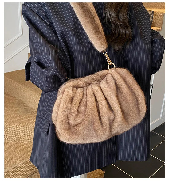 Borsa Crossbody Fluffy Cloud in Ecopelliccia – Clutch Imbottita d’Inverno per Donna, Versatile e Morbida