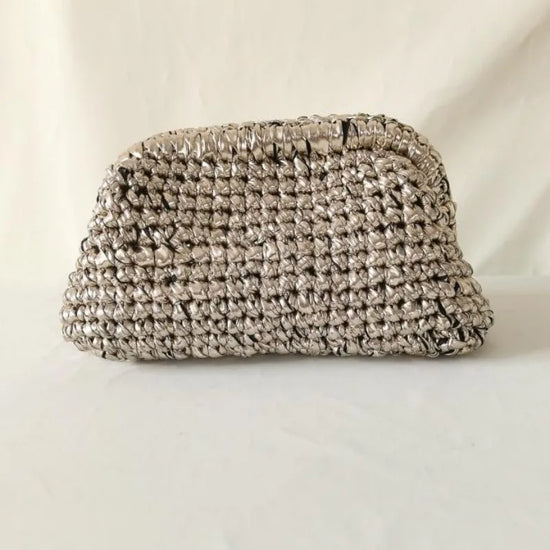Clutch donna fatta a mano in crochet metallico – pochette elegante in filo metalizzato