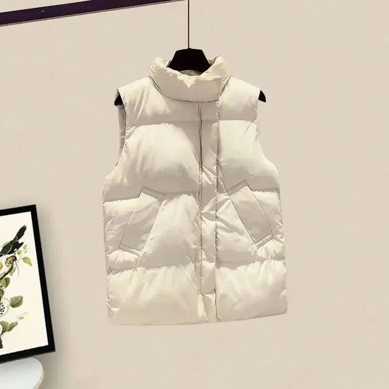 Set 3 pezzi donna: gilet corto in jeans, pantaloni e cintura – look versatile per autunno/inverno 2025