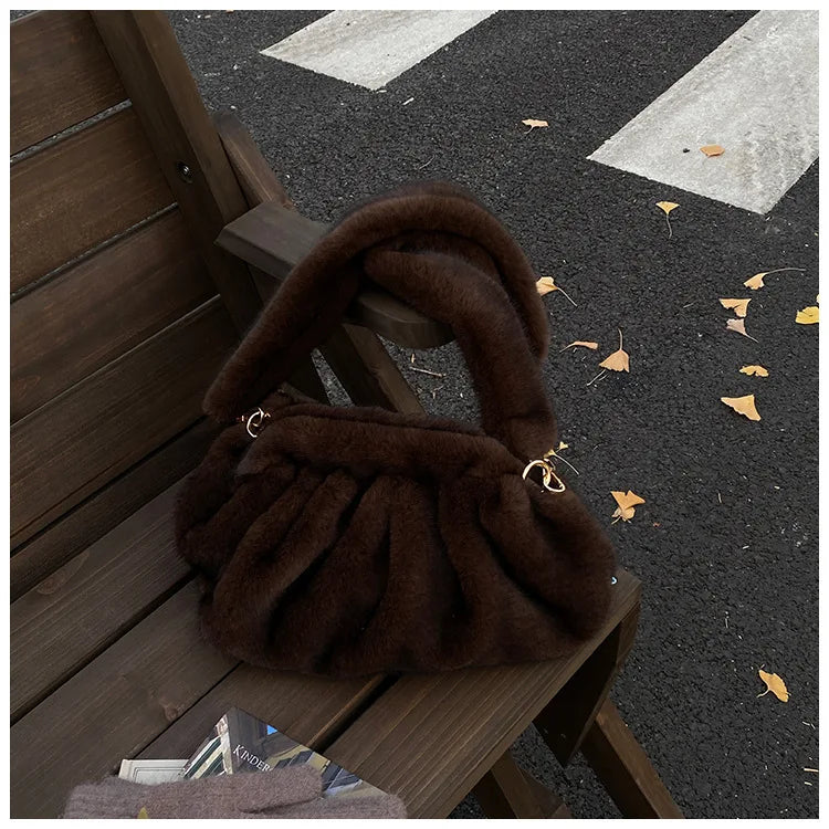 Borsa Crossbody Fluffy Cloud in Ecopelliccia – Clutch Imbottita d’Inverno per Donna, Versatile e Morbida