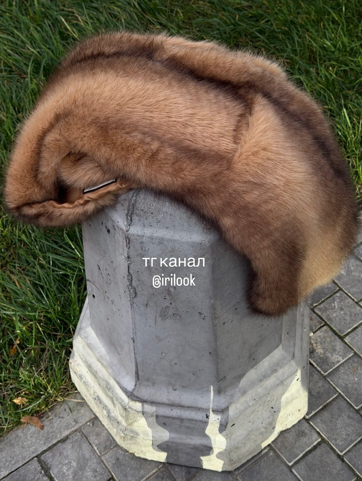 Sciarpa donna in pelliccia sintetica con tasche marrone