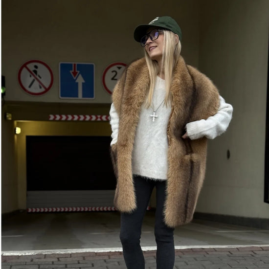 Sciarpa donna in pelliccia sintetica con tasche marrone