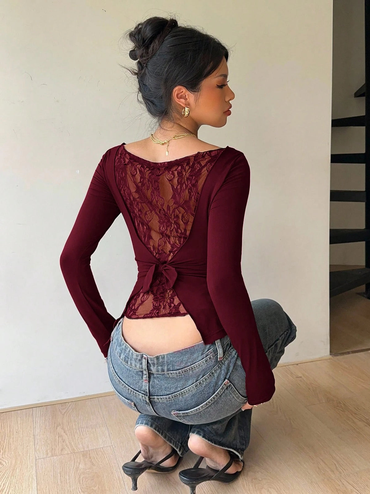 Maglia donna con pizzo e fiocco a maniche lunghe