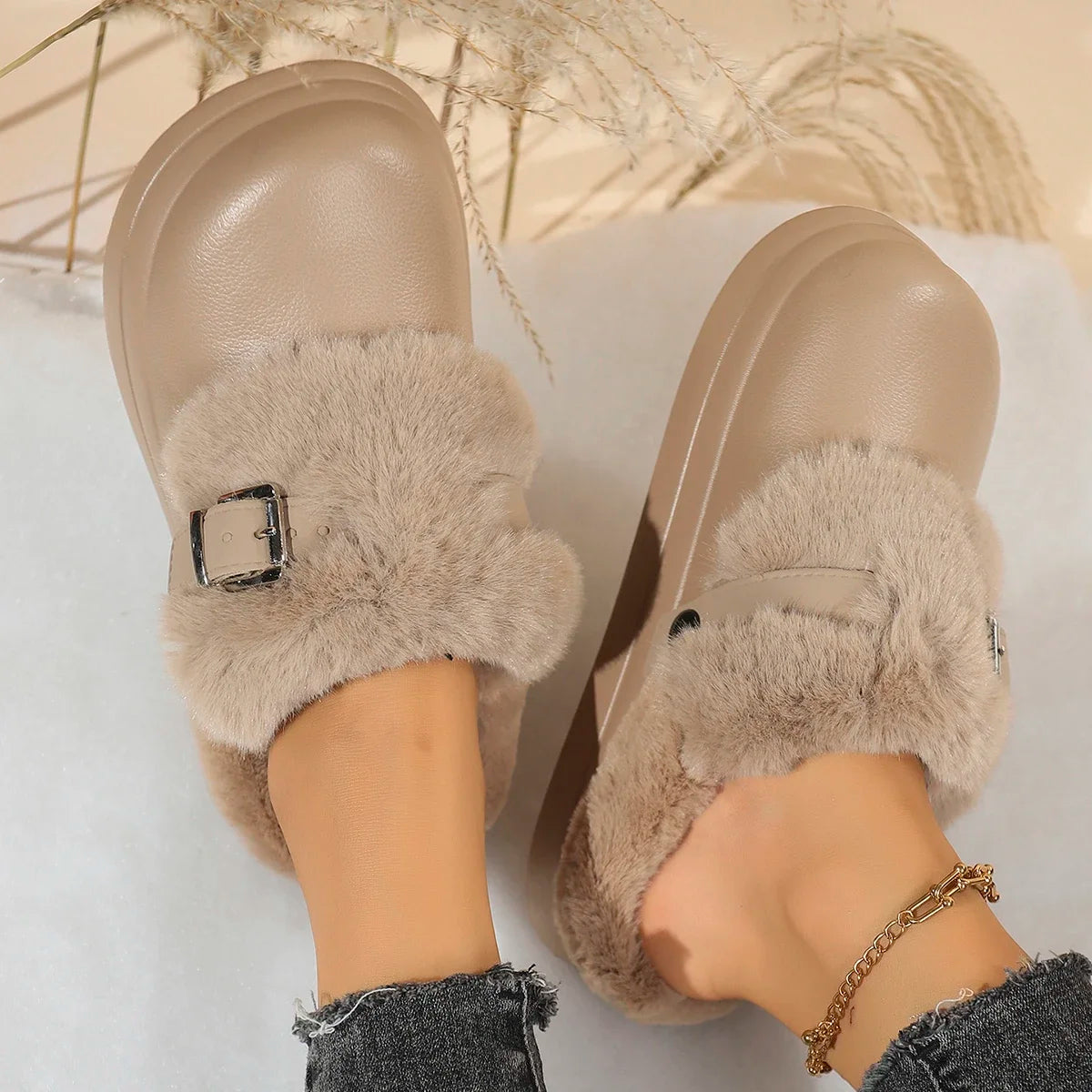 Women EVA Thick Sole Fur Slippers Closed Toe Fluffy Warm Home Slippers Woman Buckle Fashion Slip-on Cover Head Cotton Slippers