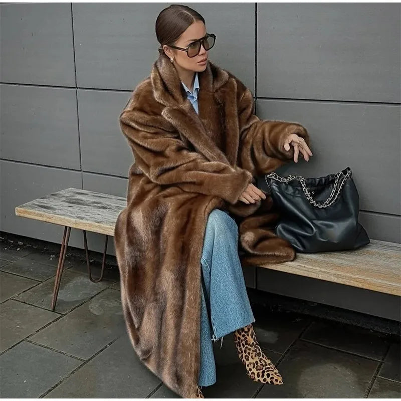 Cappotto donna in pelliccia sintetica dal taglio ampio