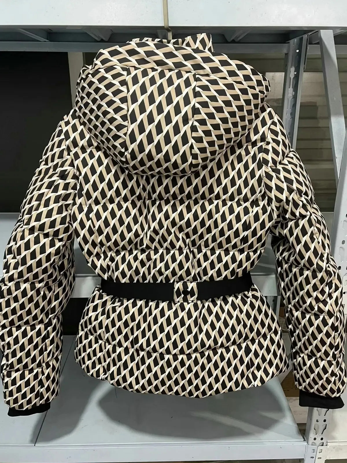 Piumino Donna con Cappuccio e Cintura - immagine 9