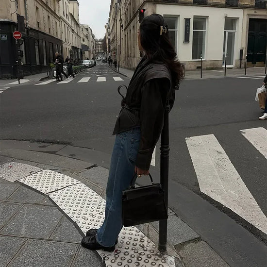 Giacca donna in similpelle vintage con cintura – Overcoat chic autunno inverno, collo a revers e dettagli lace-up