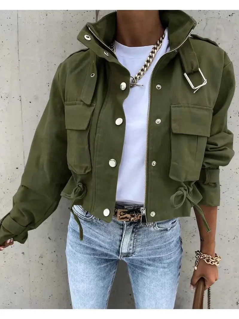 Giacca donna slim girocollo con tasche e bottoni – elegante e casual per autunno/inverno 2025