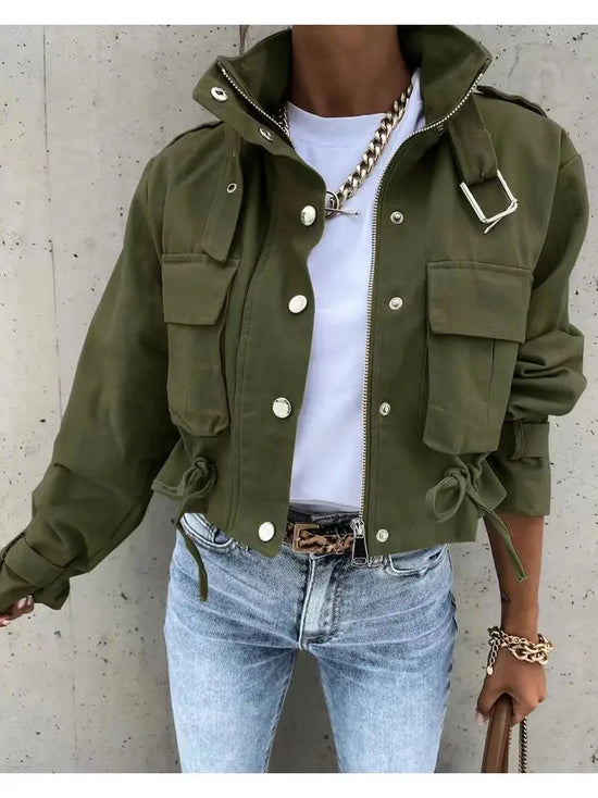 Giacca donna slim girocollo con tasche e bottoni – elegante e casual per autunno/inverno 2025