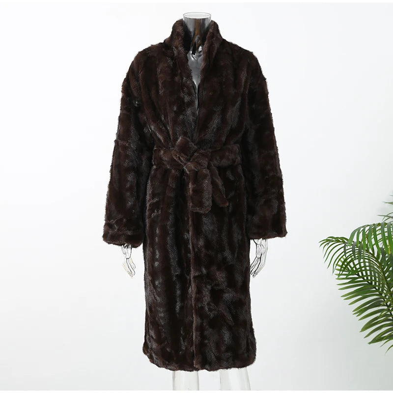 Cappotto donna in pelliccia sintetica dal taglio ampio