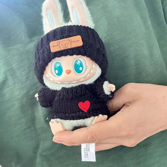 Set di abbigliamento per bambola Labubu da 17 cm – Cappello orso e maglione con cuore