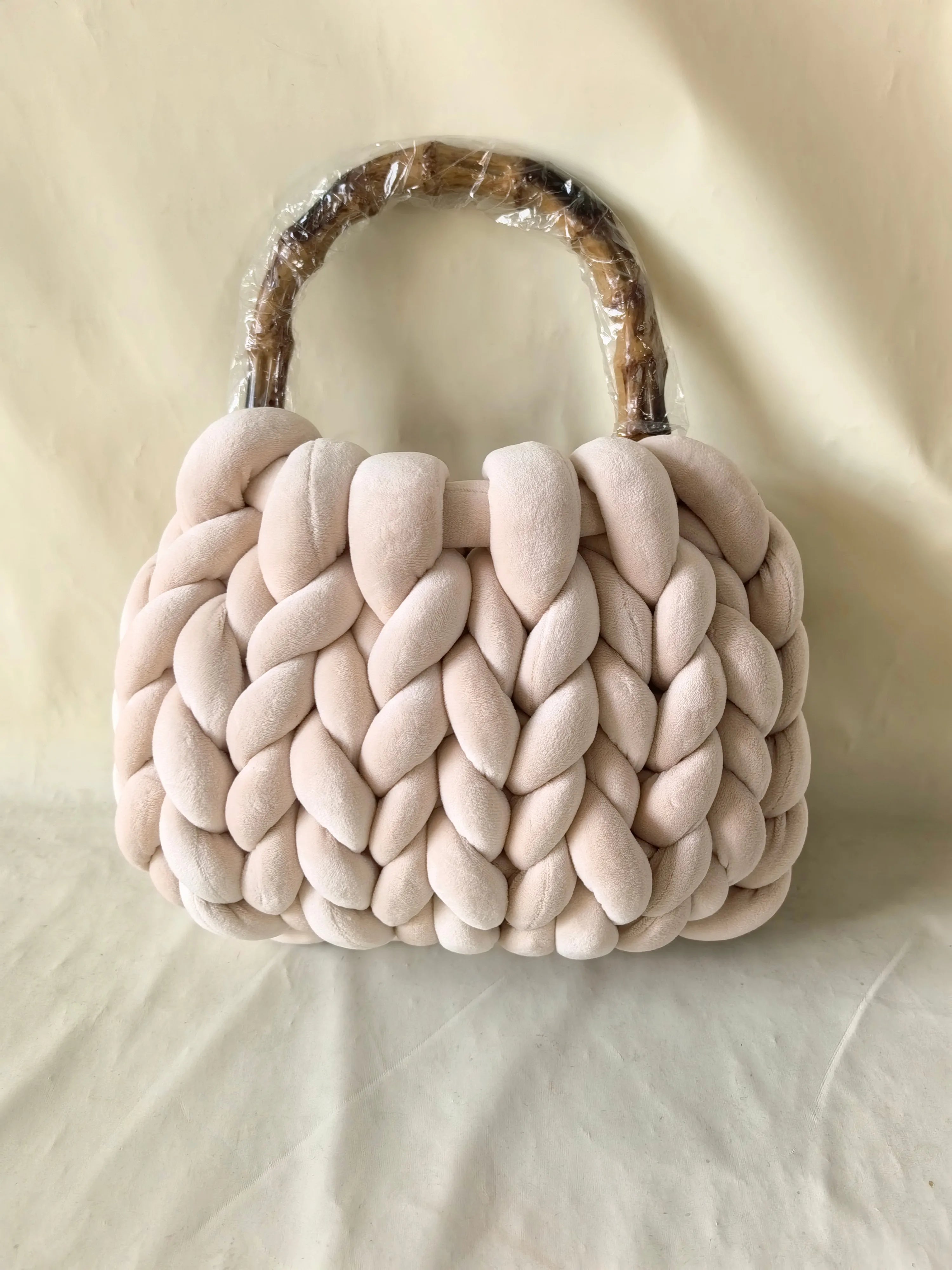 Borsa lavorata a mano in lana islandese super-spessa Yingzi – hand-knitted Icelandic wool bag trendy & artigianale