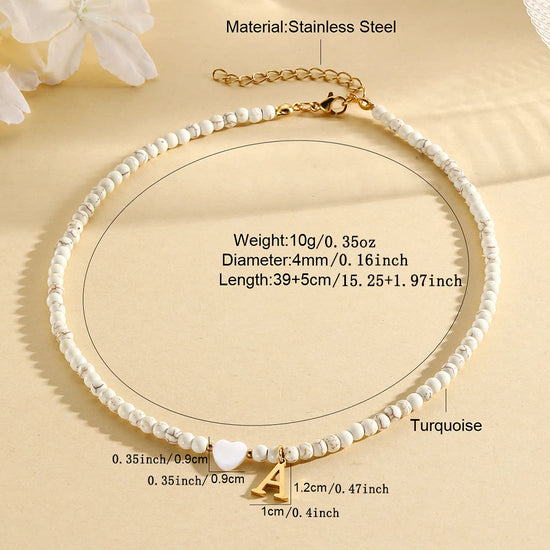 Choker boho con perline, cuore in conchiglia e iniziale in acciaio – collana personalizzata stile 2025