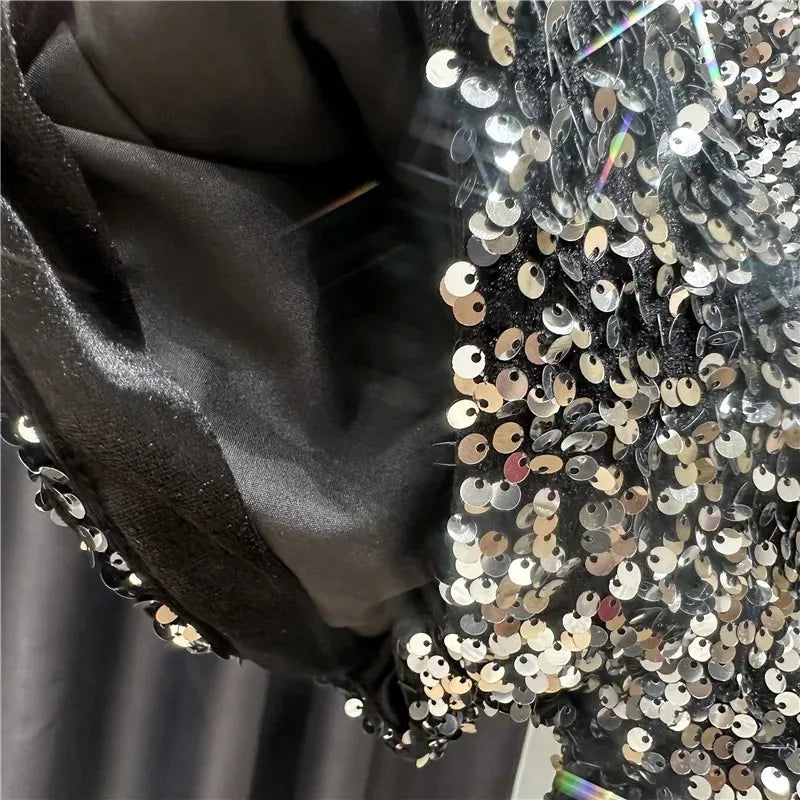 Shorts da donna “Spice Girls” con strass, zip frontale e dettagli suède – look glam estivo 2025